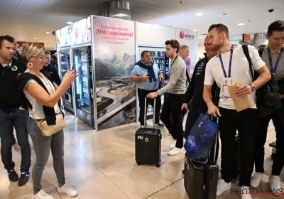 Na korte nacht veel applaus voor en selfies met Simon Mignolet op Madrileense luchthaven