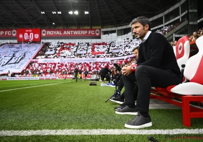 Antwerp-coach Mark van Bommel moffelt gewonnen medaille in zijn zak weg, maar heeft daar een goeie reden voor