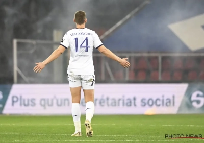 Vertonghen voorkwam nog erger en duwt ploegmaat richting kleedkamer