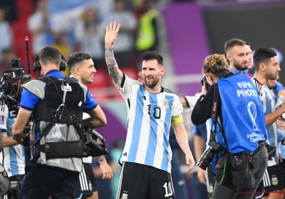 🎥 Een kans die ze maar één keer hebben: ondanks verlies willen alle Australische spelers op de foto met Messi