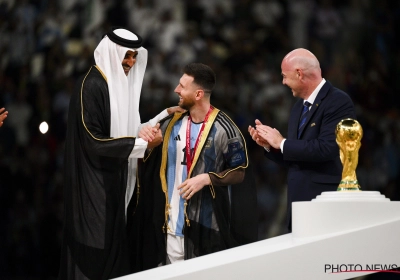 Men sprak "schande" over kleed voor Messi tijdens ceremonie, maar eigenlijk "werd hij gekroond tot koning"