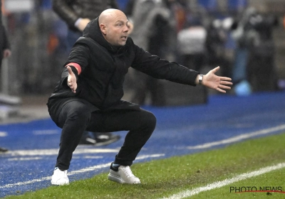 📷 Brian Riemer, bezig baasje die het zo warm kreeg van het coachen dat hij in t-shirt verder deed