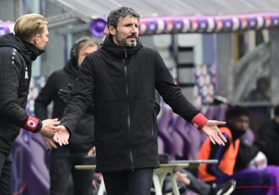 Van Bommel ontgoocheld na gelijkspel in Anderlecht: "Ze hebben zelfs niet op doel geschoten" en "Calvin zegt dat hij hem niet raakte"