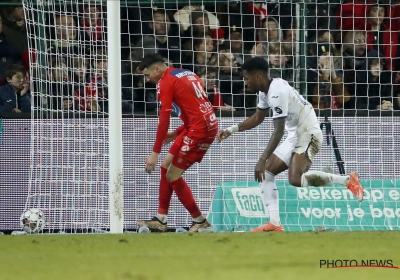 Doelman Kortrijk legt uit wat er gebeurde bij weggeefgoal van Anderlecht, Storck is het er niet mee eens