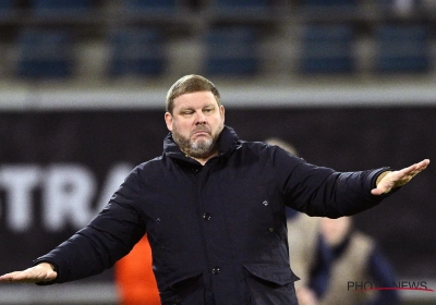 Hein Vanhaezebrouck hekelt de besparingen bij KAA Gent na fiasco met grasmat