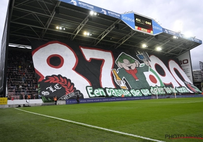 Supporters Zulte Waregem maakten met weergaloze tifo indruk op vriend en 'vijand': "Daarom horen ze echt thuis in eerste klasse"