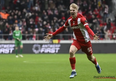 Delirium op de Bosuil: Corbanie en Ondrejka zorgen voor totale ommekeer in het slot en voor 2-1 overwinning tegen Club Brugge