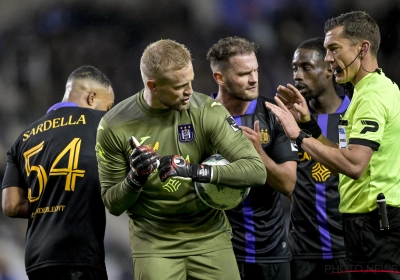 Doelman Kasper Schmeichel maakt stevige hint over zijn toekomst bij Anderlecht