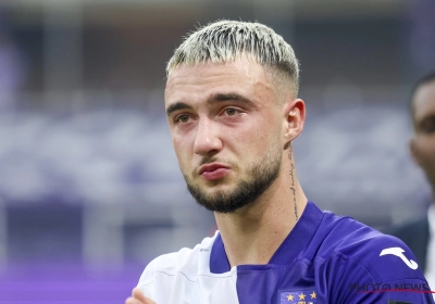 Tranen rolden over het gezicht van Anderlecht-speler die zijn laatste thuismatch voor paars-wit speelde