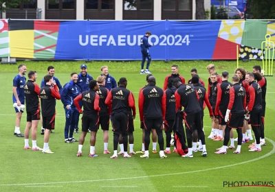 🎥 Zo gaat het er daags na de zure nederlaag aan toe bij de Rode Duivels: Witsel voor het eerst met de bal en Vertonghen mag het komen uitleggen