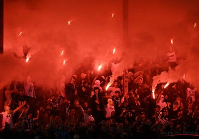 📷 🎥 "Wij willen pyro zien": fans Kortrijk dagen uit, Genk-supporters voegen daad bij het woord