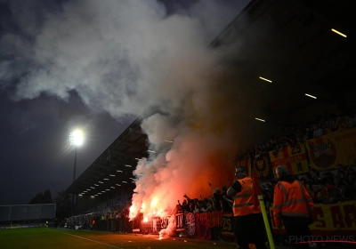 KV Mechelen onderneemt actie en komt met statement over pyro na incident in Denderleeuw: "Te gek voor woorden"