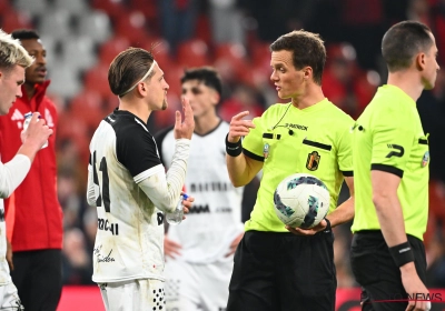 Ex-ref velt vernietigend oordeel over VAR-fase in Standard-STVV: "Dit is zelfs geen moeilijke fase"