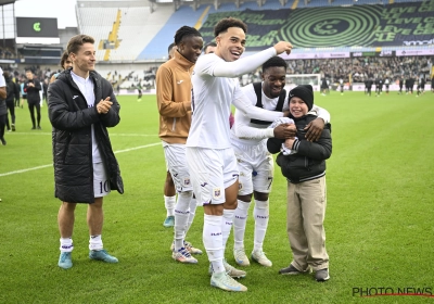 David Hubert verklapt het geheim van hoe hij Dolberg aan het scoren kreeg, maar gooit ook met bloemen naar andere speler: "Hij speelt momenteel perfecte matchen"