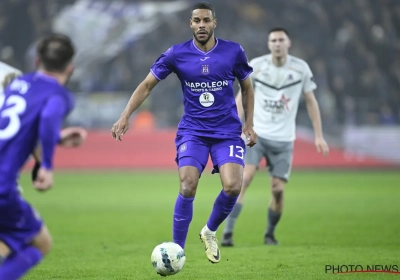 Anderlecht-speler heeft het nu helemaal verkorven: uitgefloten en daarna nog een wegwerpgebaar