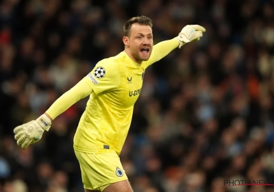 Supporters van Club Brugge doen Simon Mignolet stevig schrikken