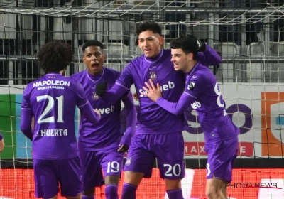 Barslecht Anderlecht gaat op diefje met drie punten lopen in Charleroi, maar zorgen zijn alleen maar groter geworden