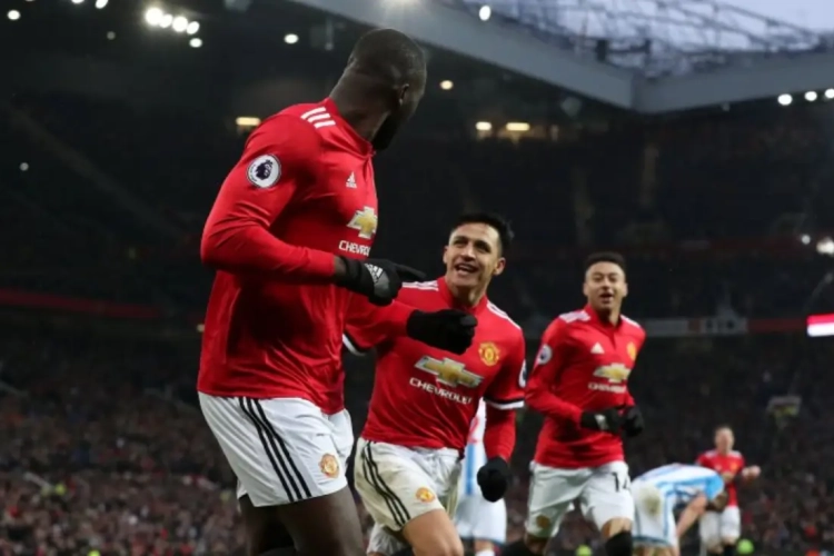 Lukaku toch maar weer beslissend voor Man United, topaankoop Alexis Sánchez pikt ook zijn graantje mee