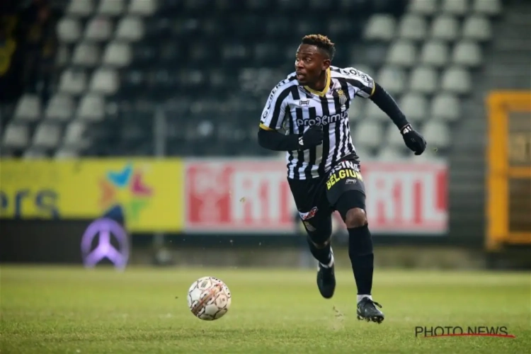 OFFICIEEL: Charleroi neemt na zes jaar en 170 matchen trouwe dienst afscheid van flankspeler