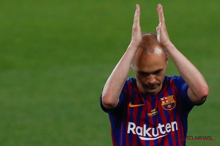 ? Wat een beeld! Wanneer 90.000 uitzinnige Barça-fans Camp Nou hebben verlaten, neemt Andres Iniesta op zijn manier afscheid