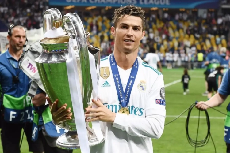 Opmerkelijk: kondigde Cristiano Ronaldo zijn afscheid aan bij Real Madrid? Analisten menen toekomst te kennen