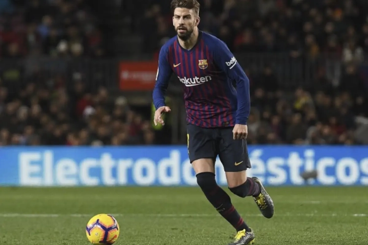 Piqué koopt promotie naar derde klasse voor Spaanse club