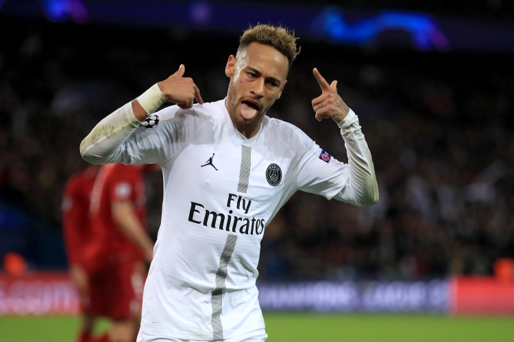 Neymar verrast en hint richting een transfer naar... Real Madrid