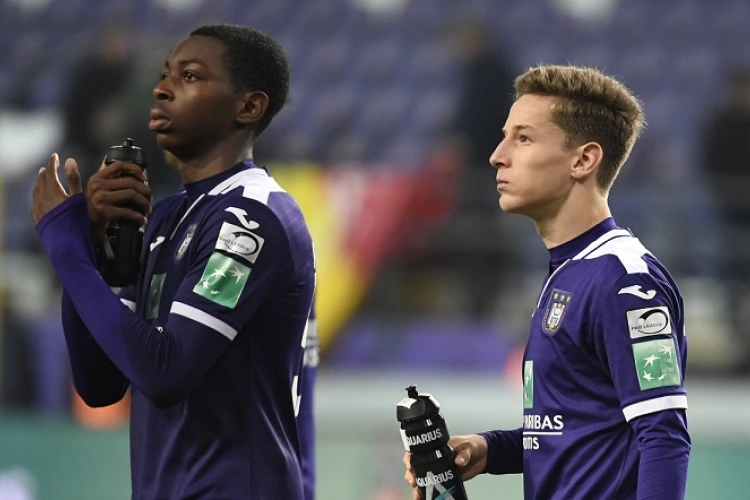 'Minstens drie ploegen uit Premier League tonen interesse in Anderlecht-youngster'