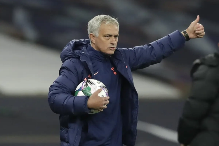 José Mourinho fileert Rode Duivels: "Martinez kan er iets speciaal van maken, de meesten hebben de juiste leeftijd"