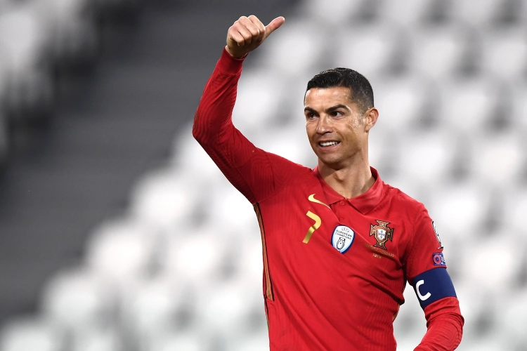 Aanvoerdersband CR7 geveild voor goede doel