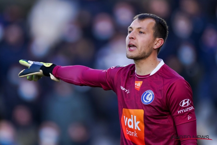 Davy Roef is aan een knap staaltje keeperswerk bezig bij AA Gent: "Vier clean-sheets op een rij heb ik nog niet veel meegemaakt in mijn carrière"