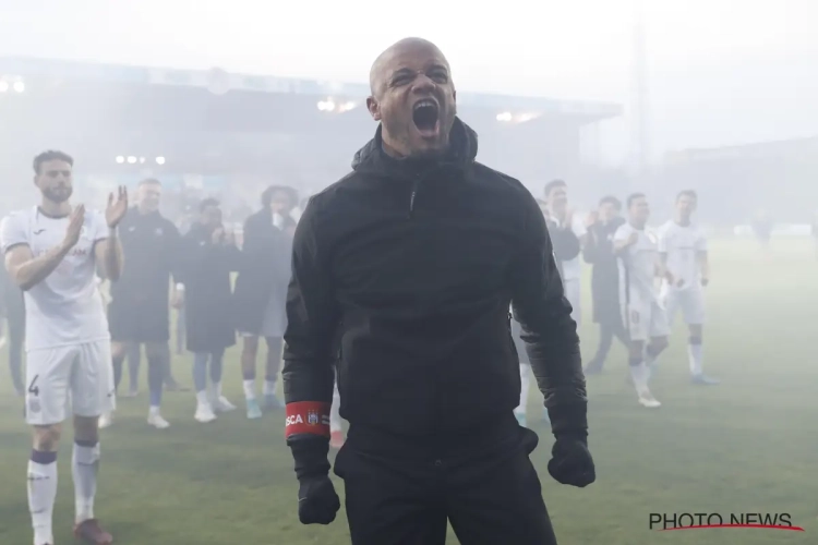 📷 Fans, spelers en coaches van Anderlecht gaan helemaal los: "We zitten in een andere realiteit"