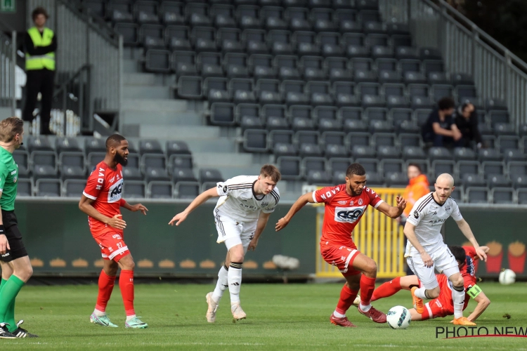 Ex-speler degradatieklant Kortrijk duidt aan waar het misliep: "Ik zeg niet dat het geen goede spelers zijn, maar..."