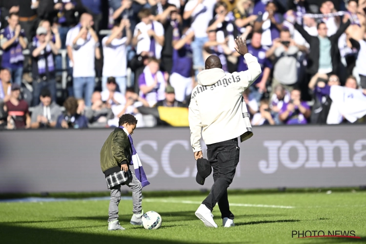 🎥 Romelu Lukaku leidt de feestelijkheden in Anderlecht: maar zoontje Romeo steelt de show