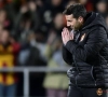 Fans KV Mechelen hadden iets in petto voor hun spelers en trainer, die reageert met ontroering