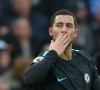 ? Klasse! Jonge Chelsea-supporter houdt 90 minuten lang bordje omhoog voor Hazard en dat bleef niet onopgemerkt