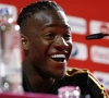 ? De Rode Duivels krijgen hoog bezoek! Michy Batshuayi neemt selfie met niemand minder dan koning Filip