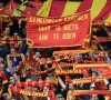 ? KV Mechelen hervat competitie voor meer dan 15.000 fans met indrukwekkende tifo, Beerschot Wilrijk-supporters zwaaien met geldbriefjes