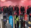 🎥 Standard-fans leggen Kings Cross plat met rookbommen