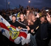 Leeds United houdt geen rekening met coronamaatregelen en viert titel met duizenden fans