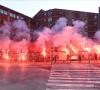 📷 Supporters Charleroi slagen er toch in om te vieren met de spelers