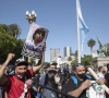 🎥 Complete chaos in Buenos Aires: duizenden en duizenden op straat, confrontatie met politie, wake opgeschort