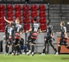 KV Kortrijk zorgt voor een stunt op de Bosuil en komt zo alleen aan de leiding in de Jupiler Pro League, Antwerp moederziel alleen op de laatste plaats 