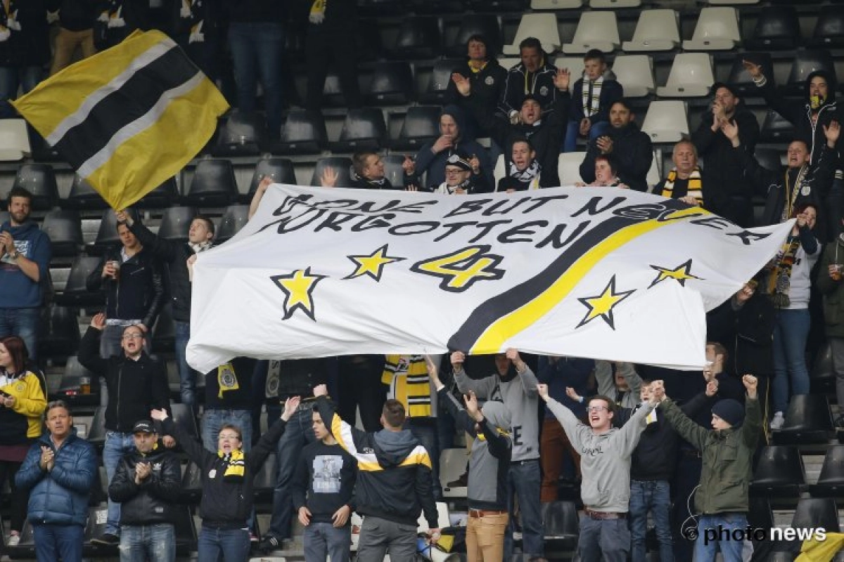 Fans van Charleroi en Lokeren eren Grégory Mertens op deze knappe wijze!