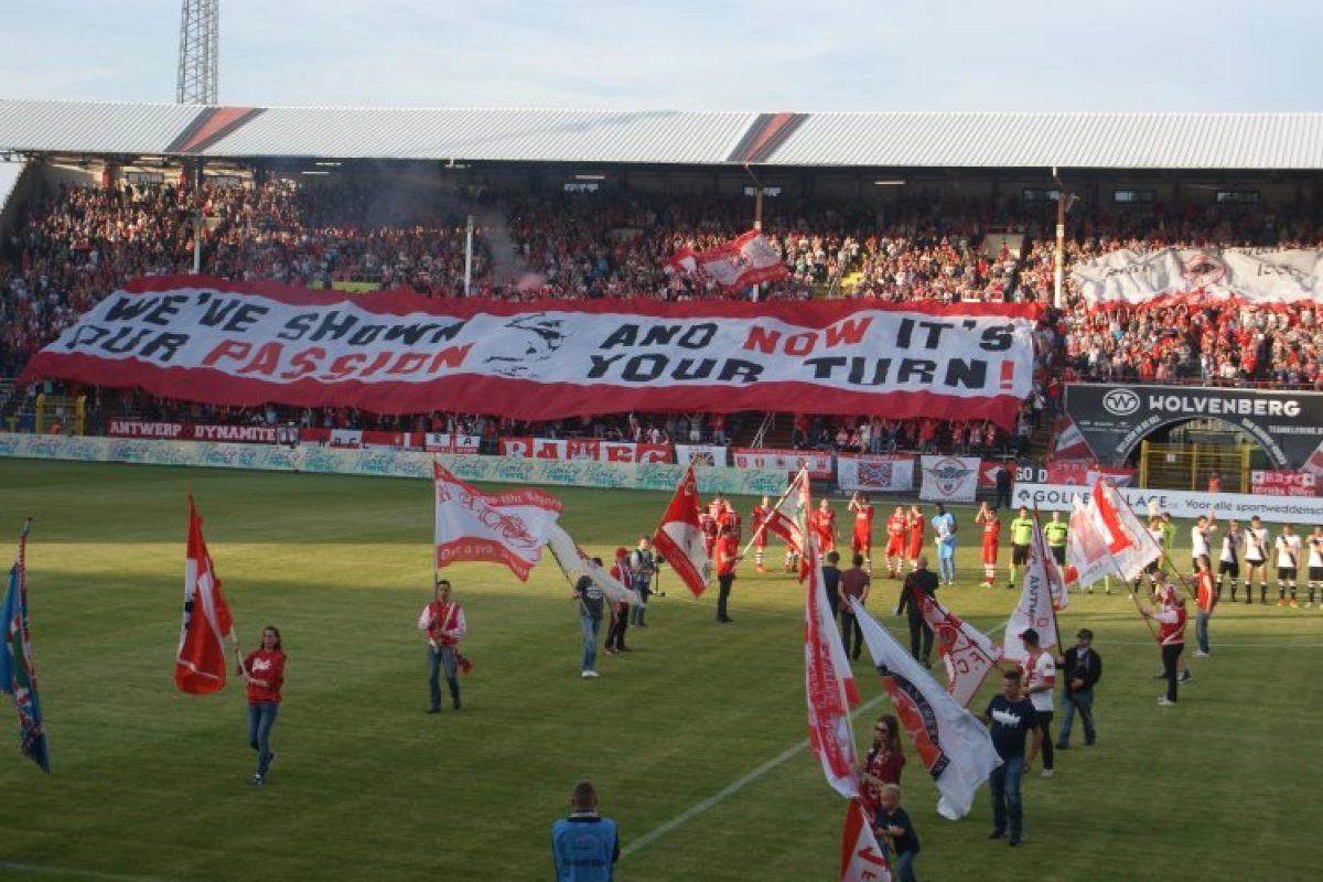 VIDEO: Zwarte Leeuw maakt wereldgoal op de Bosuil