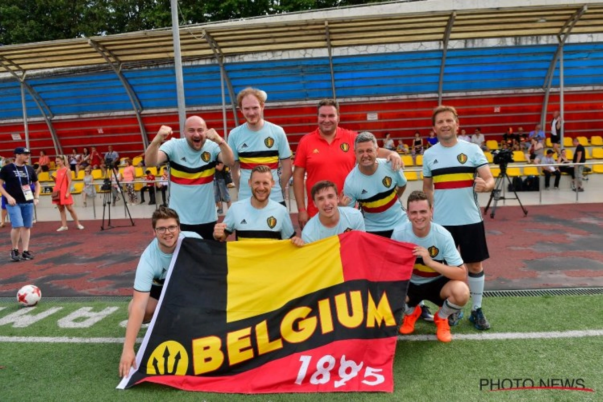 Duivel-fans vinden geen Panamezen die tegen hen willen/durven voetballen en spelen Fan Match dan maar tegen Russen