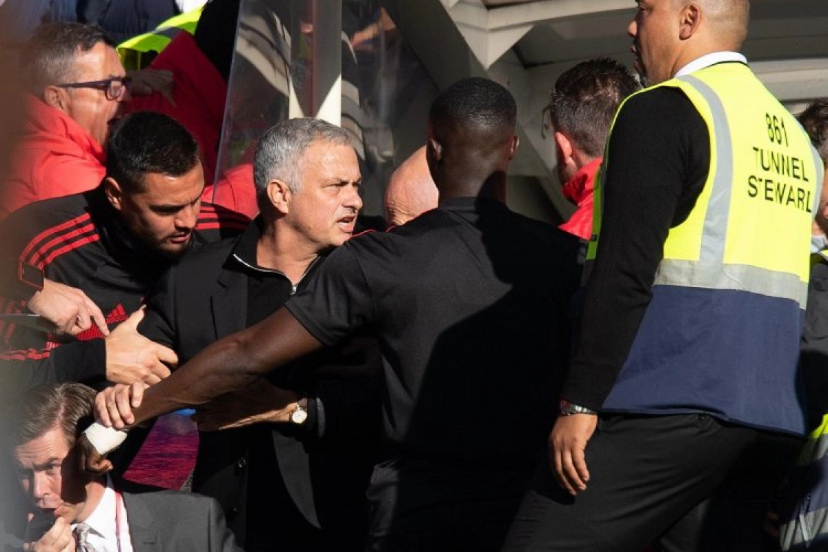 ? Mourinho verklaart waarom hij helemaal door het lint ging: "Kwestie van slechte opvoeding"