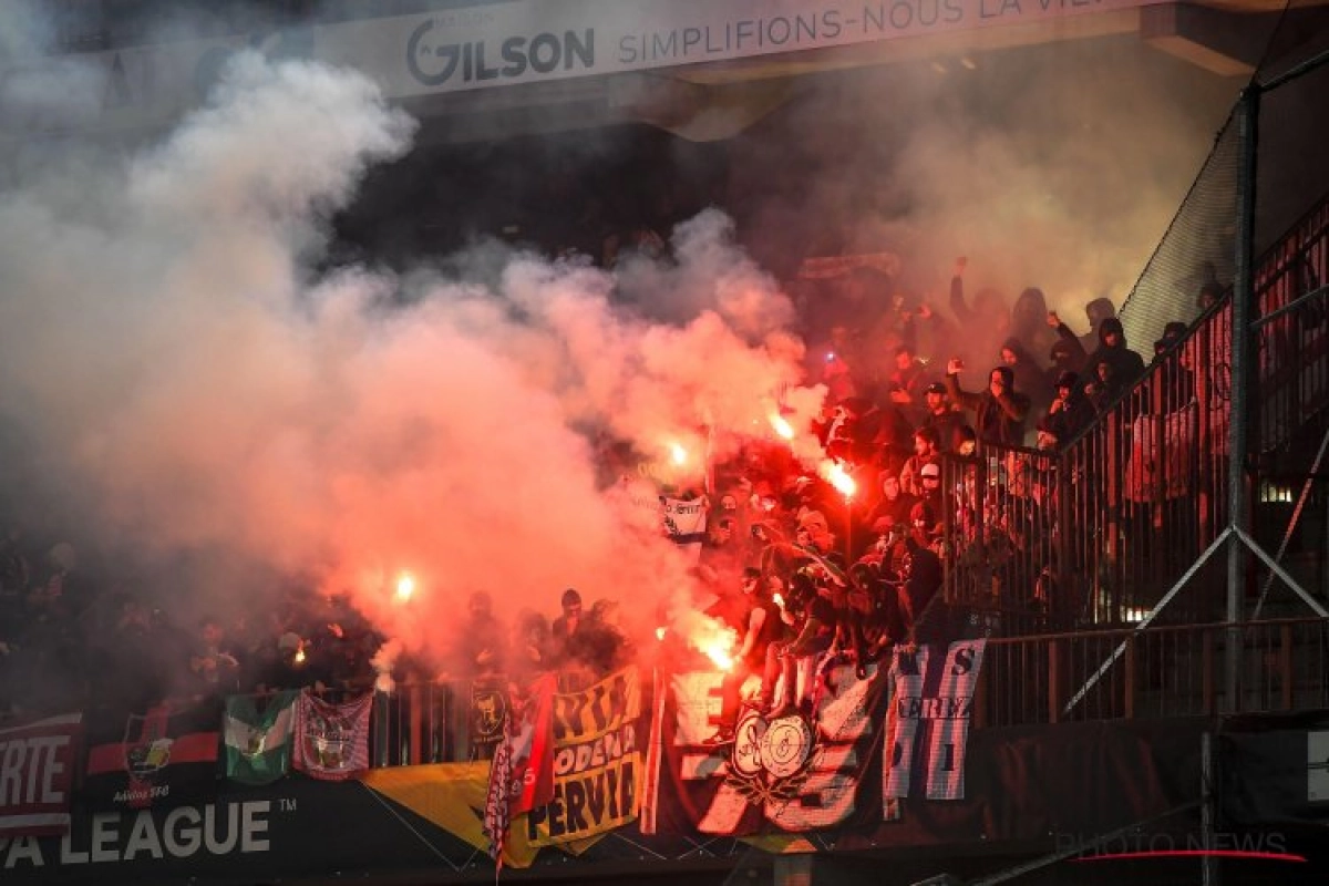 Terwijl Standard megastunt viert... bestormen Sevilla-supporters het veld op Sclessin