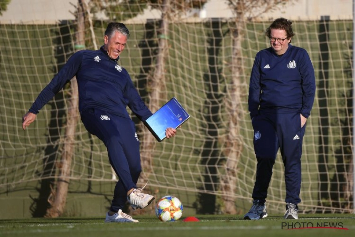 ? Eerste stagedag bij Anderlecht: coach Rutten debuteert achter niet zo gesloten deuren, zelfs Coucke en Verschueren tonen hun kunstjes