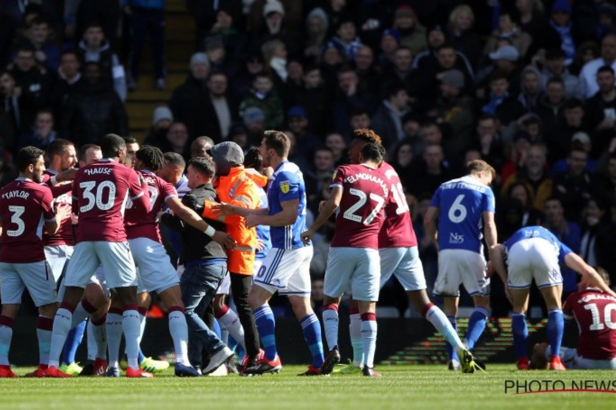 🎥 Ongezien staaltje fair-play in The Championship: spelers Leeds United moeten van coach tegenpartij laten scoren